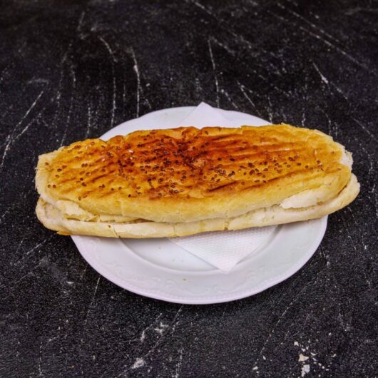 Sucuklu Cheddarlı Sandviç